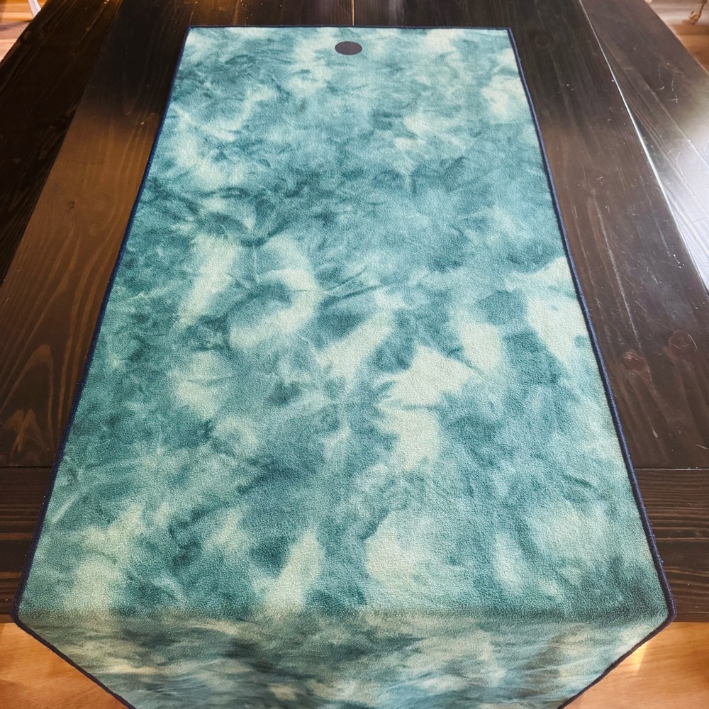 Like New Manduka Yogitoes Hot Yoga Mat Towel - Green Tie Dye